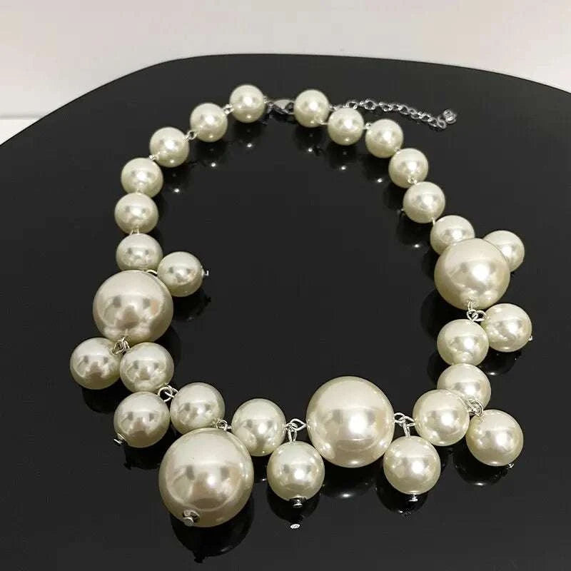 Elegant imitation pearl women's choker necklace with large round beads for weddings and parties